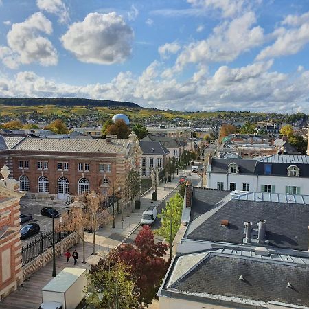 L'Epopee Panoramique - Parking - Avenue De Champagne - Epernay Daire Dış mekan fotoğraf